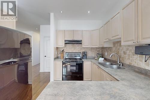 92 Bentwood Crescent, Vaughan, ON - Indoor Photo Showing Kitchen With Double Sink