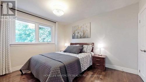 256 Weighton Drive, Oakville, ON - Indoor Photo Showing Bedroom