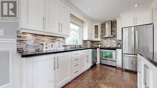 256 Weighton Drive, Oakville, ON - Indoor Photo Showing Kitchen With Upgraded Kitchen