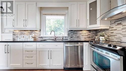 256 Weighton Drive, Oakville, ON - Indoor Photo Showing Kitchen With Upgraded Kitchen