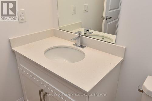 219 - 1936 Rymal Road E, Hamilton, ON - Indoor Photo Showing Bathroom