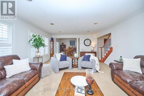 107 Napa Lane, Hamilton, ON - Indoor Photo Showing Living Room