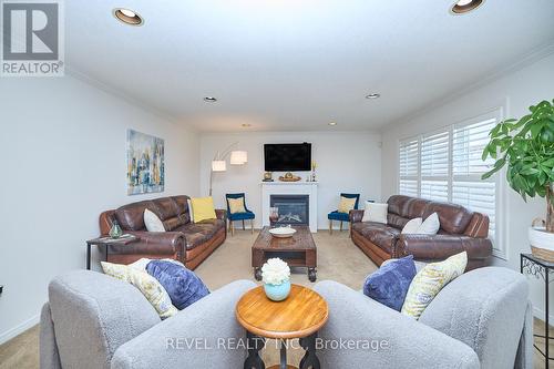 107 Napa Lane, Hamilton, ON - Indoor Photo Showing Living Room With Fireplace