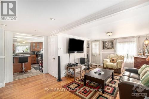 1215 Ste-Marie Road, Russell, ON - Indoor Photo Showing Living Room