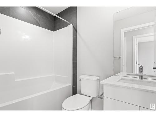 737 Mattson Drive Sw Sw, Edmonton, AB - Indoor Photo Showing Bathroom