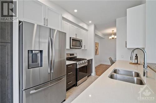 524 Cardamom Terrace, Stittsville, ON - Indoor Photo Showing Kitchen With Stainless Steel Kitchen With Double Sink With Upgraded Kitchen