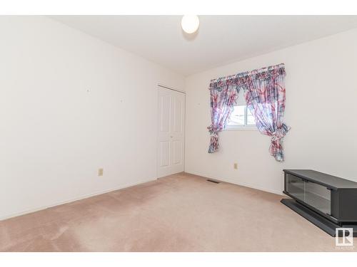 12423 56 St Nw, Edmonton, AB - Indoor Photo Showing Other Room