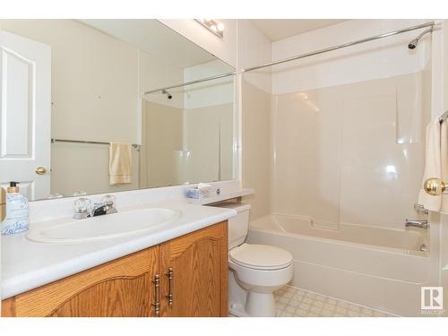 12423 56 St Nw, Edmonton, AB - Indoor Photo Showing Bathroom