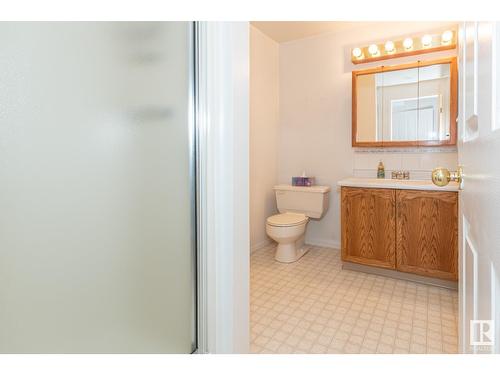 12423 56 St Nw, Edmonton, AB - Indoor Photo Showing Bathroom