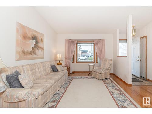 12423 56 St Nw, Edmonton, AB - Indoor Photo Showing Living Room