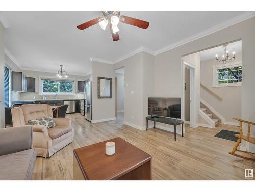 11517 94 St Nw, Edmonton, AB - Indoor Photo Showing Living Room