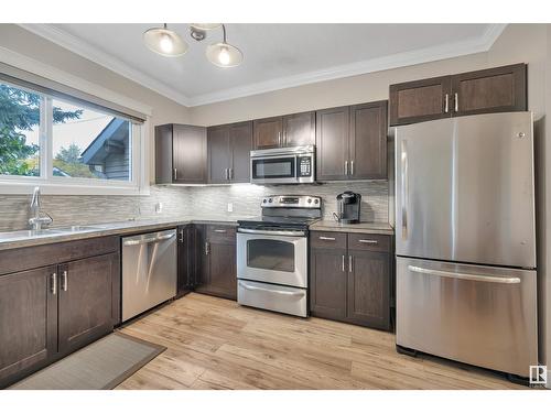 11517 94 St Nw, Edmonton, AB - Indoor Photo Showing Kitchen