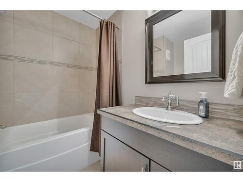 11517 94 St Nw, Edmonton, AB - Indoor Photo Showing Bathroom