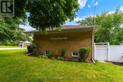 223 Epsom Downs Drive, Toronto, ON - Outdoor