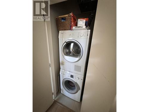 809 7888 Ackroyd Road, Richmond, BC - Indoor Photo Showing Laundry Room