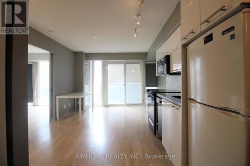 401 - 126 Simcoe Street, Toronto, ON - Indoor Photo Showing Kitchen