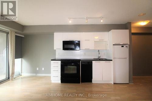 401 - 126 Simcoe Street, Toronto, ON - Indoor Photo Showing Kitchen