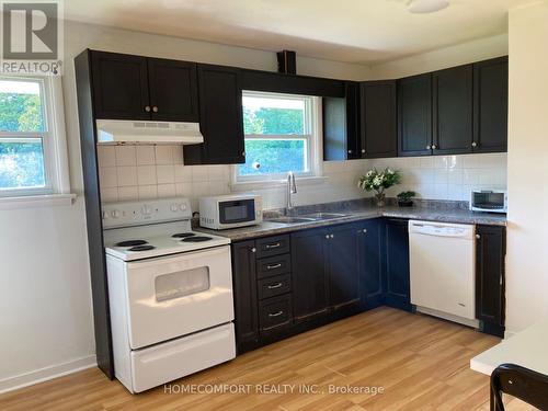 92 Jacobson Avenue, St. Catharines, ON - Indoor Photo Showing Kitchen