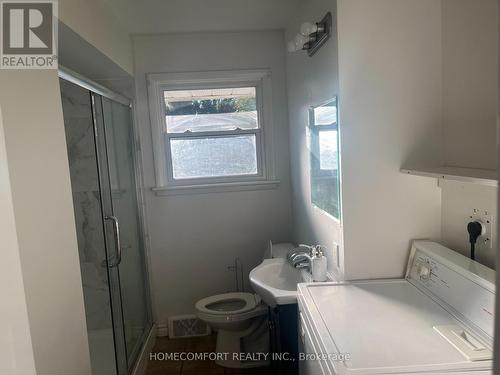 92 Jacobson Avenue, St. Catharines, ON - Indoor Photo Showing Bathroom