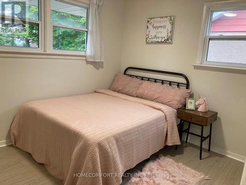 92 Jacobson Avenue, St. Catharines, ON - Indoor Photo Showing Bedroom