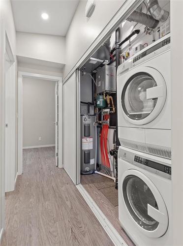 504 Robinson Avenue, Selkirk, MB - Indoor Photo Showing Laundry Room