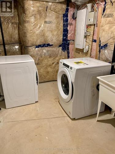 22 Foothills Lane E, Hamilton, ON - Indoor Photo Showing Laundry Room