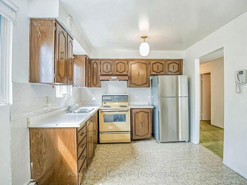 10 Yucatan Rd, Toronto, ON - Indoor Photo Showing Kitchen With Double Sink