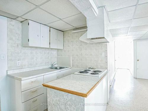 10 Yucatan Rd, Toronto, ON - Indoor Photo Showing Kitchen