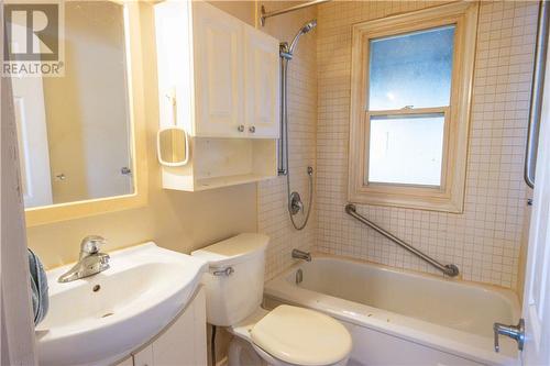 751 Rock Point Lane, Round Lake Centre, ON - Indoor Photo Showing Bathroom