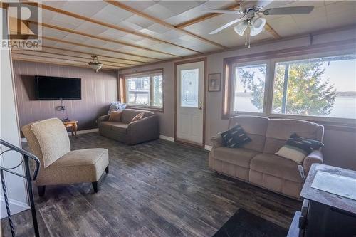 751 Rock Point Lane, Round Lake Centre, ON - Indoor Photo Showing Living Room