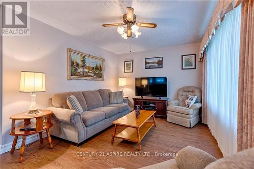 8 Dixon Street, Whitewater Region, ON - Indoor Photo Showing Living Room