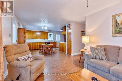 8 Dixon Street, Whitewater Region, ON - Indoor Photo Showing Living Room