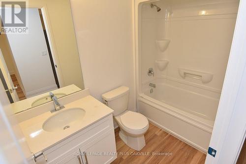 221 - 1936 Rymal Road E, Hamilton, ON - Indoor Photo Showing Bathroom