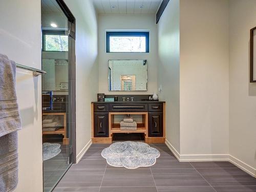 Ensuite bathroom - 20 Av. D'Amiens, Estérel, QC - Indoor Photo Showing Other Room