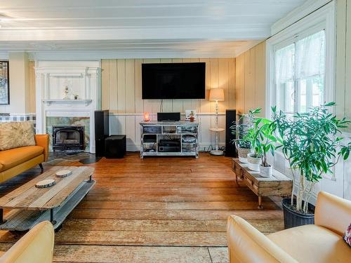 Salon - 467 Route Du Fleuve, Beaumont, QC - Indoor Photo Showing Living Room With Fireplace