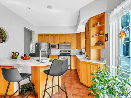 Coin-repas - 104 Ch. Du Roi, Saint-Colomban, QC - Indoor Photo Showing Kitchen