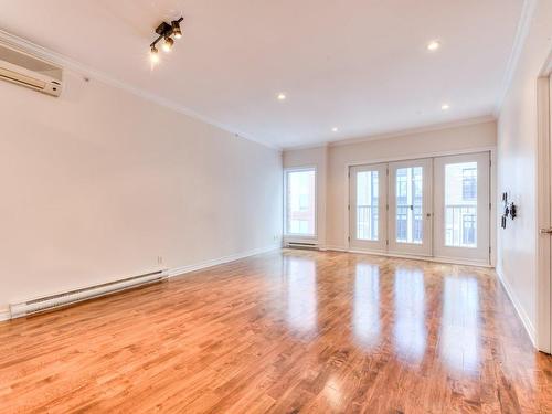 Living room - 401-1073 Rue De Bleury, Montréal (Ville-Marie), QC - Indoor Photo Showing Other Room