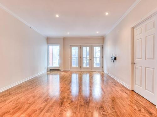 Living room - 401-1073 Rue De Bleury, Montréal (Ville-Marie), QC - Indoor Photo Showing Other Room