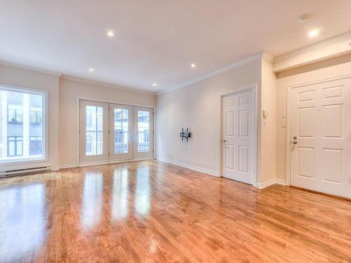 Living room - 401-1073 Rue De Bleury, Montréal (Ville-Marie), QC - Indoor Photo Showing Other Room