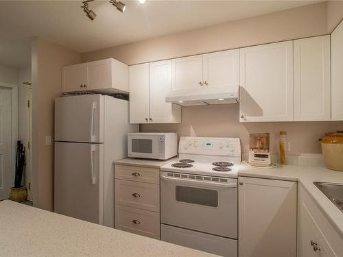 103-2777 Barry Rd, Mill Bay, BC - Indoor Photo Showing Kitchen