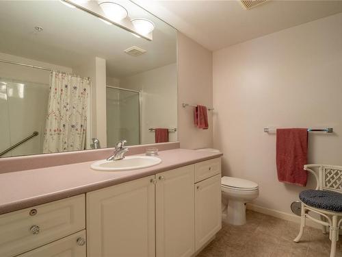 103-2777 Barry Rd, Mill Bay, BC - Indoor Photo Showing Bathroom