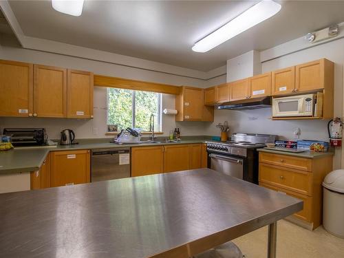 103-2777 Barry Rd, Mill Bay, BC - Indoor Photo Showing Kitchen With Double Sink