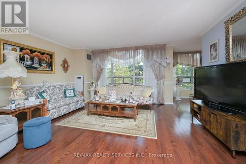 #212 - 320 Mill Street S, Brampton, ON - Indoor Photo Showing Living Room