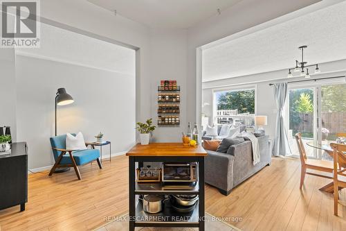 12 - 134 Terni Boulevard, Hamilton, ON - Indoor Photo Showing Living Room