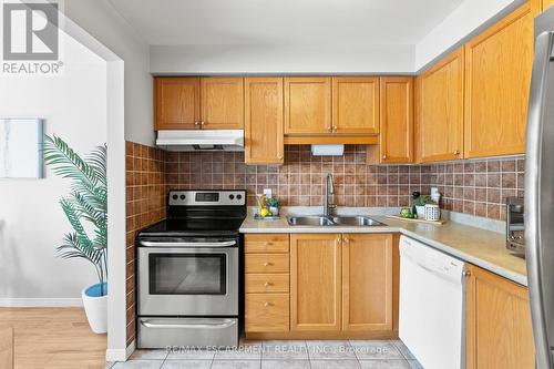 12 - 134 Terni Boulevard, Hamilton, ON - Indoor Photo Showing Kitchen With Double Sink