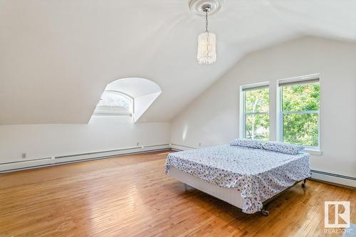 11321 102 St Nw, Edmonton, AB - Indoor Photo Showing Bedroom