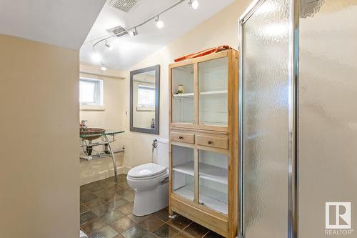 11321 102 St Nw, Edmonton, AB - Indoor Photo Showing Bathroom