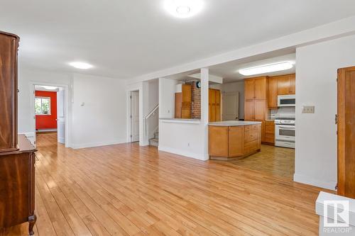 11321 102 St Nw, Edmonton, AB - Indoor Photo Showing Kitchen