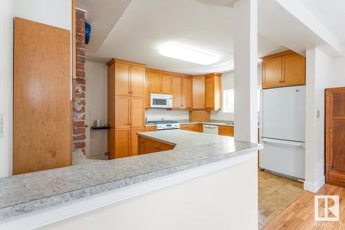 11321 102 St Nw, Edmonton, AB - Indoor Photo Showing Kitchen