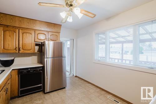 16045 95 Av Nw, Edmonton, AB - Indoor Photo Showing Kitchen